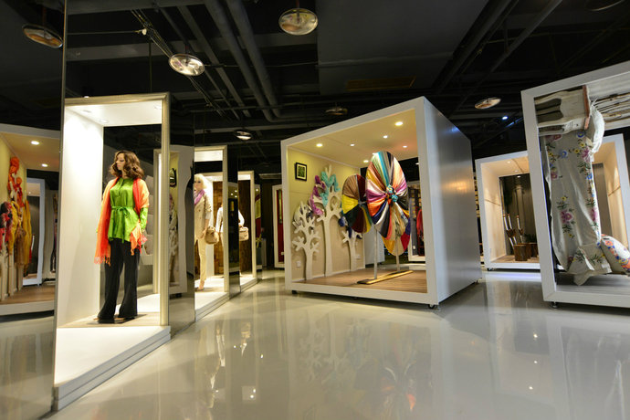 现代欧式风格服装店装饰效果图与服饰搭配指南
